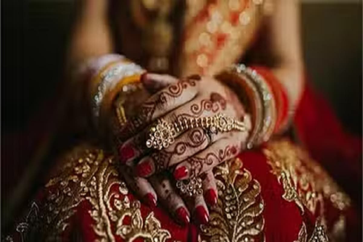 UP Hindi News: बारात स्वागत के दौरान दूल्हे के जीजा ने किया ऐसा काम, जयमाला से पहले दुल्हन ने किया शादी से इनकार