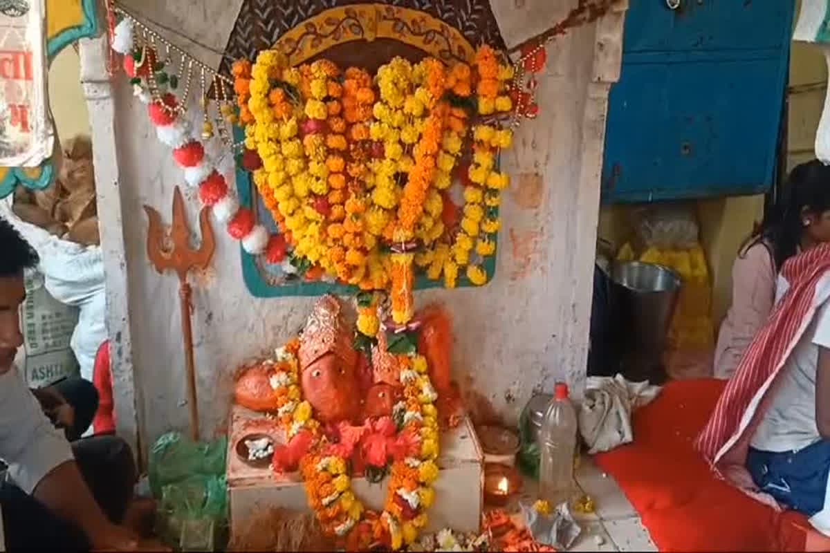 Dulhadev Mandir In Harda: इस मंदिर में कुंवारे युवक-युवतियां लगाते हैं शादी की अर्जी, हर साल भाईदूज के दिन लगता है श्रद्धालुओं का तांता