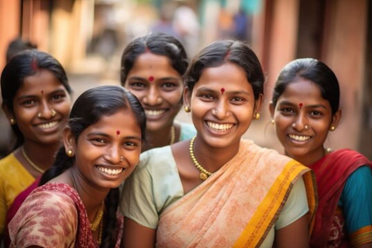 Government schemes for women: गरीब और मध्यमवर्गीय महिलाओं के लिए वरदान से कम नहीं यह योजना.. आवेदन करने पर खाते में आएंगे 10 हजार रुपये