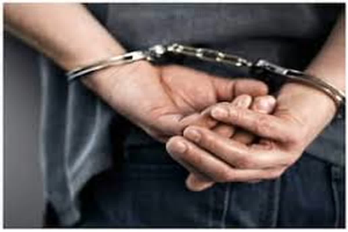 Bhoapal News: लड़कियों से अश्लील हरकत करने वाला साइको युवक गिरफ्तार, गाड़ी की डिक्की में मिले अंडरगारमेंट्स, देखकर हैरान हुए लोग