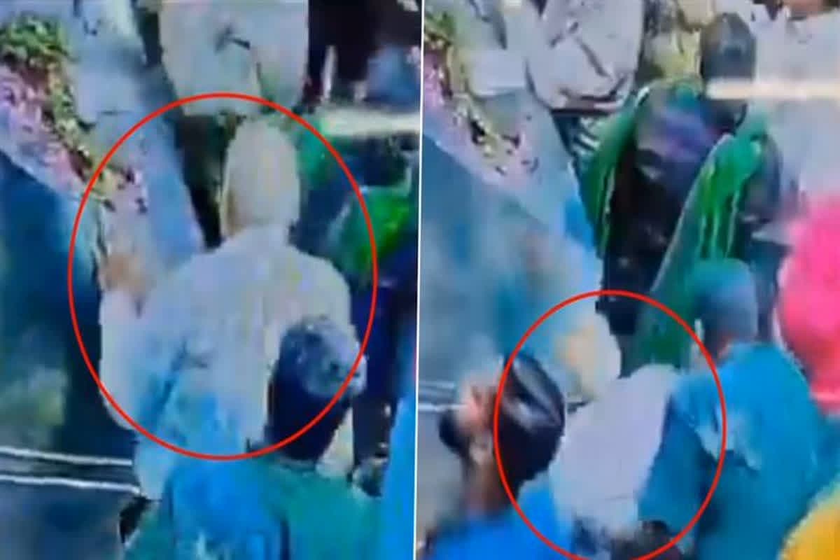 Banke Bihari Mandir Viral Video: बांके बिहारी मंदिर में दर्शन करने आए श्रद्धालु की हुई मौत, दिल दहला देने वाला वीडियो आया सामने