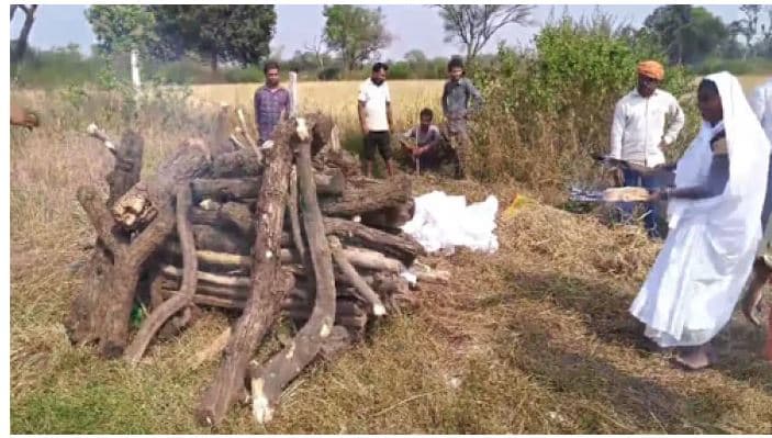 पत्नी ने दी पति को मुखाग्नि, देखते ही छलक पड़े आंखों से आंसू, अंतिम संस्कार के लिए भतीजे ने रखी थी ऐसी शर्त