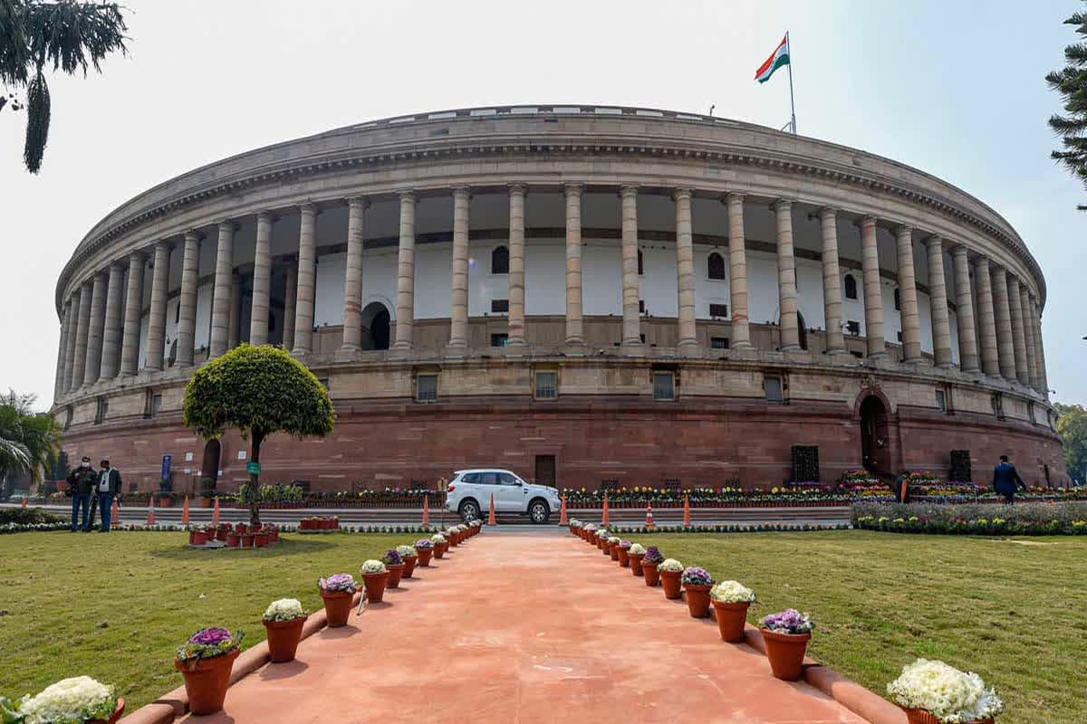 Parliament’s Winter Session Date : इस दिन से शुरू होगा संसद का शीतकालीन सत्र, संविधान दिवस का किया जाएगा आयोजन