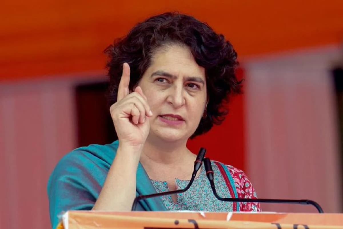 Priyanka Gandhi Oath: सदन में पहली बार एक साथ नजर आएंगे गांधी परिवार के तीन सदस्य, प्रियंका गांधी आज लेंगी पद और गोपनीयता की शपथ