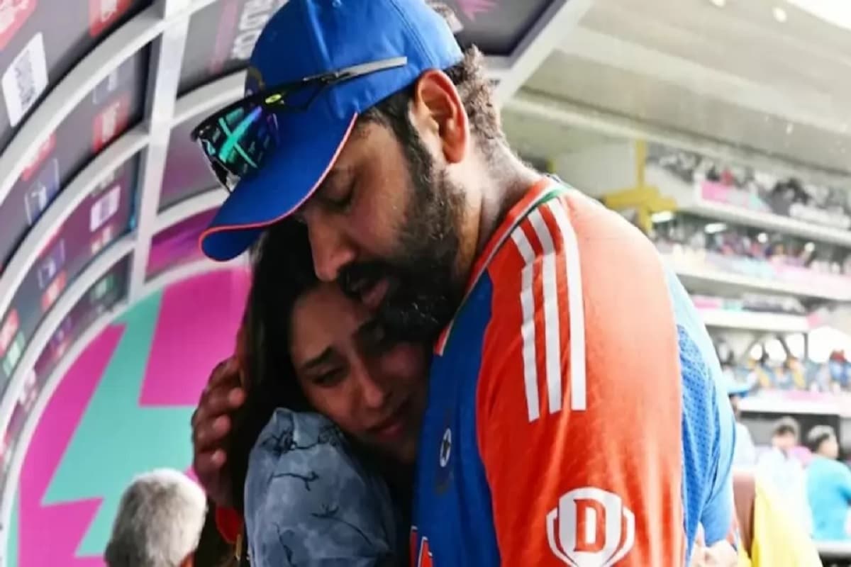 Rohit Sharma Blessed With A Baby Boy: टीम इंडिया के कप्तान रोहित शर्मा के घर दूसरी बार गूंजी किलकारी, पत्नी रितिका ने दिया बेटे को जन्म