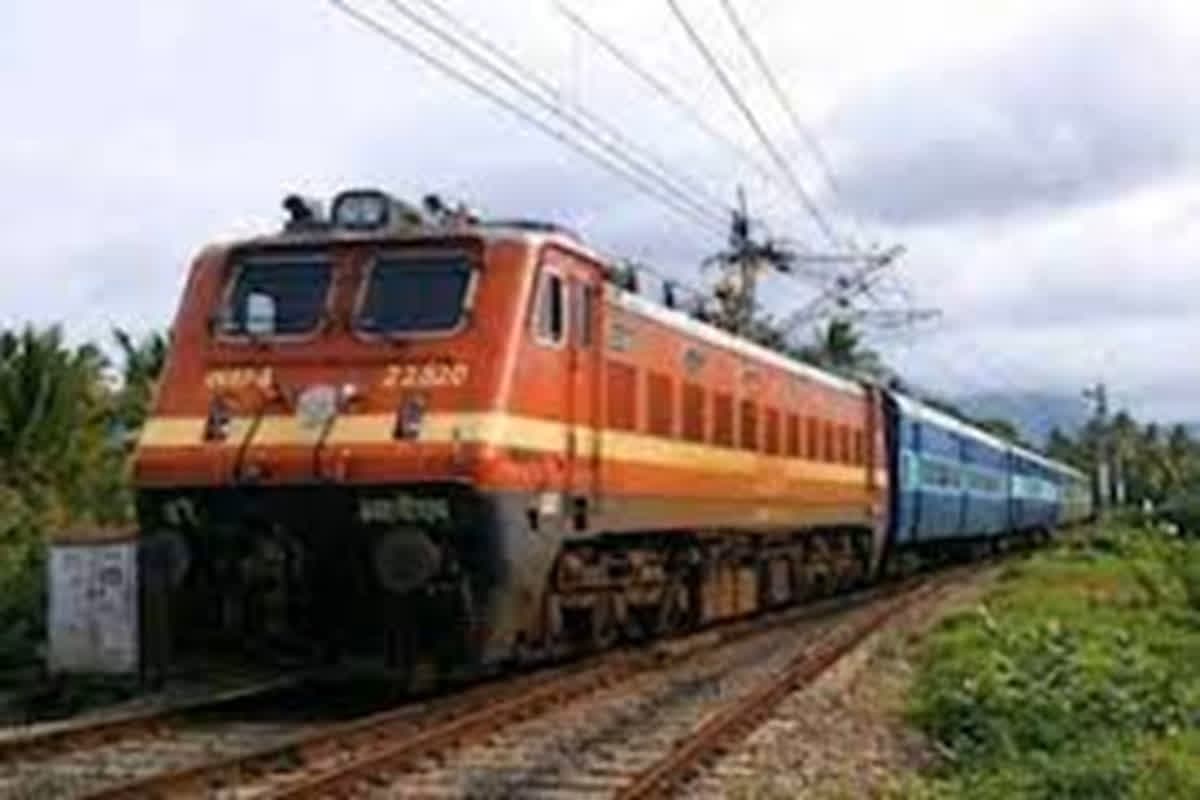 Trains Cancelled: रेलवे ने यात्रियों को दिया बड़ा झटका, 3 महीने के लिए एक साथ कई ट्रेनों को किया रद्द, यात्रा में जाने से पहले पढ़ें ये खबर