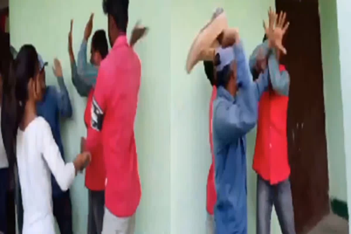 Teacher ki Pitai Ka Video: छात्राओं को अश्लील मैसेज करता था शिक्षक, परिजनों ने कर दी जमकर धुनाई, वायरल हुआ वीडियो
