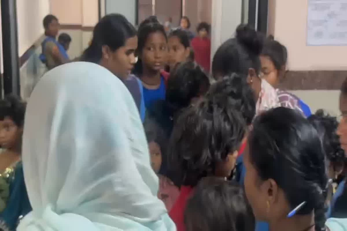 Bijapur News: आश्रम में अचानक बिगड़ी 25 से ज्यादा बच्चों का तबीयत, 9 बच्चे ICU में भर्ती, सामने आई ये बड़ी लापरवाही