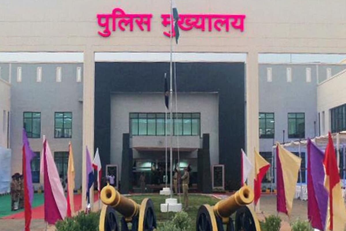 CG Transfer News: 2021 बैच के IPS अफसरों को मिली पहली पोस्टिंग, अमन कुमार झा बीजापुर में संभालेंगे नक्सल मोर्चे की कमान, देखें पूरी सूची