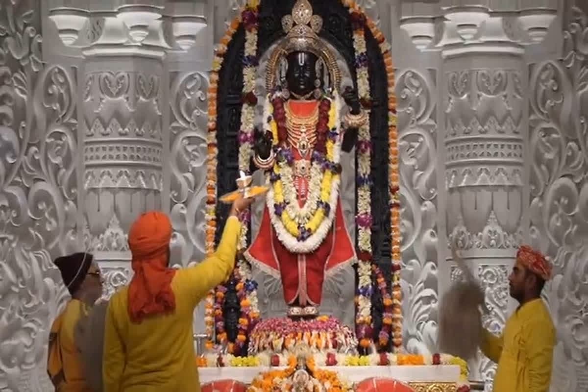 2024 Last aarti of Lord Rama: अयोध्या में भगवान राम की साल 2024 की आखिरी आरती.. हजारों की संख्या में उमड़ी श्रद्धालुओं की भीड़, चप्पे-चप्पे पर नजर आई पुलिस