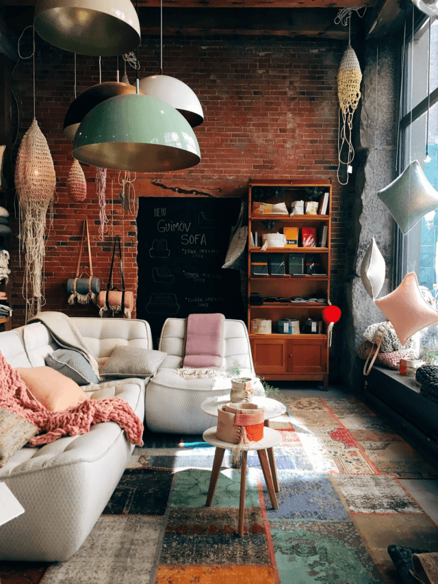 Vastu Tips for Home: घर के दक्षिण दिशा में भूलकर भी न रखें ये चीज, नहीं तो खत्म हो जाएगी घर की सुख-समृद्धि