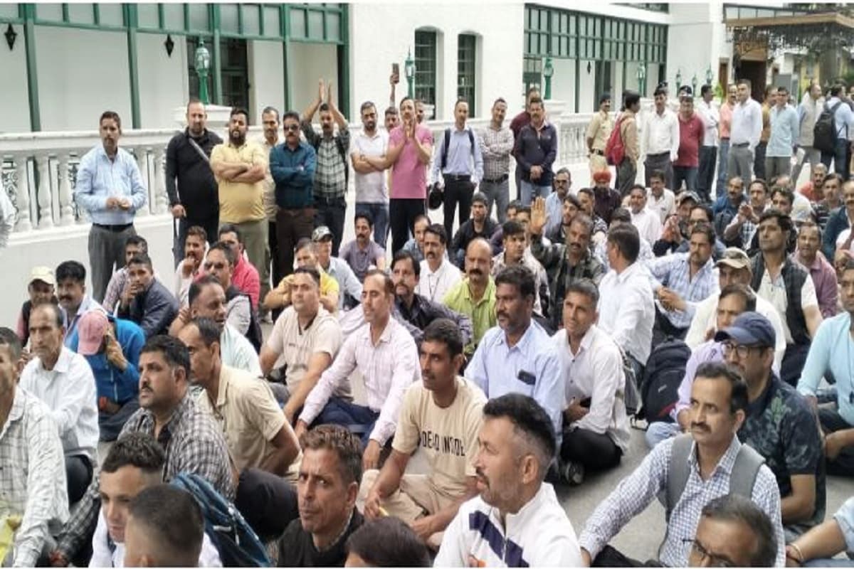 SMC Teachers will be permanent: इन शिक्षकों के परमानेंट होने का रास्ता साफ, सरकार ने तय किया सीमित सीधी भर्ती का कोटा