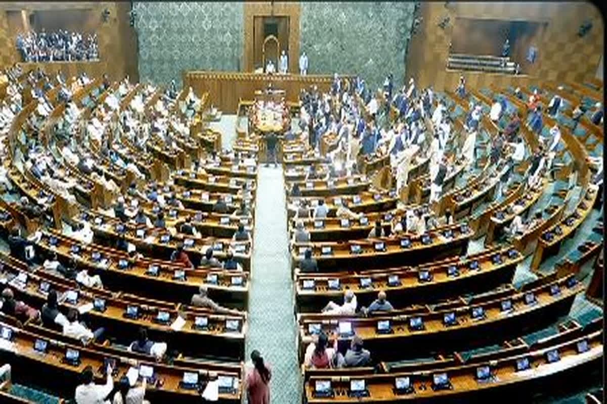 New Income Tax Bill : कल सदन में पेश हो सकता है नया आयकर विधेयक, मोदी कैबिनेट में पहले ही लग चुकी है मुहर