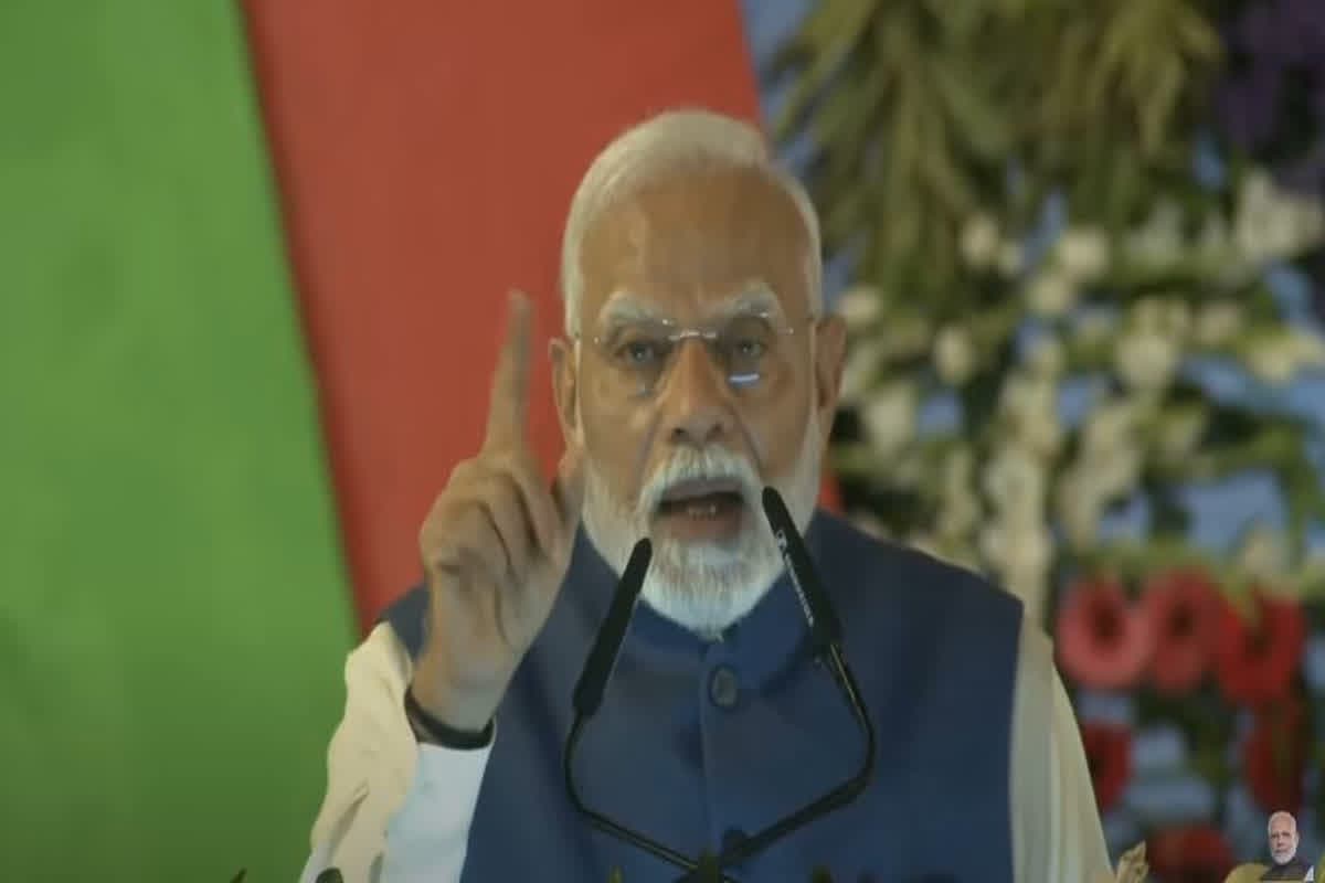 PM Modi in Khajuraho River Linking Project LIVE: ‘कांग्रेस के शासन में नहीं था सुशासन..बूंद-बूंद पानी के लिए संघर्ष किया है बुंदेलखंड’, खजुराहो में जमकर बरसे पीएम मोदी