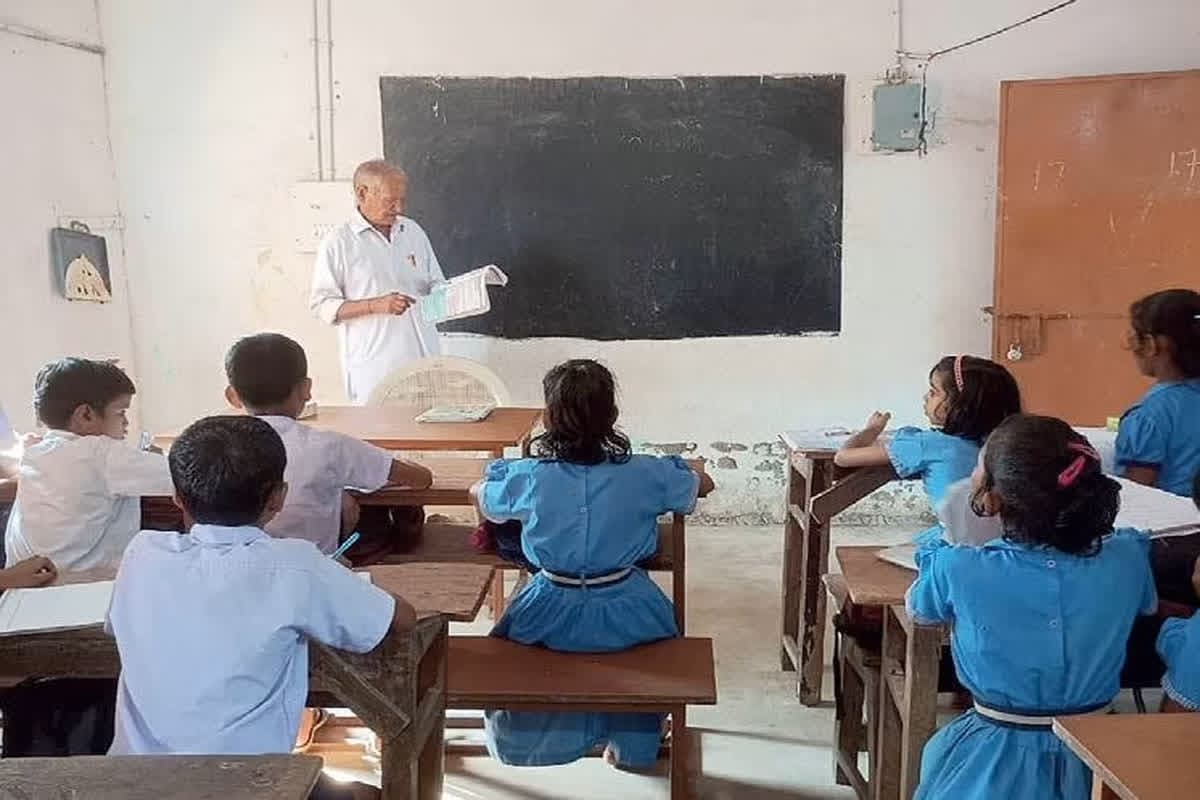 Katni News: इस गांव में 8वीं के बाद पढ़ाई नहीं करती लड़कियां, परिजन करवा देते हैं शादी, जानिए हैरान कर देने वाली वजह