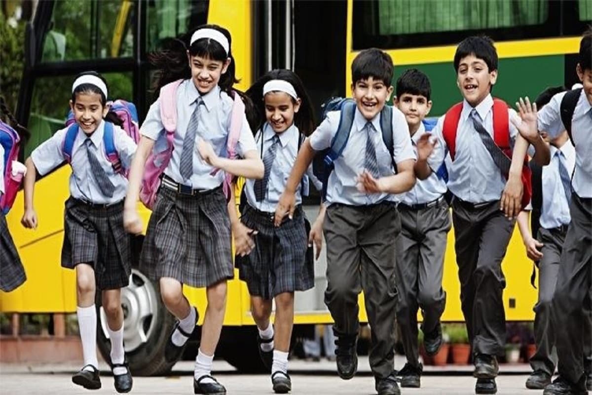 School Closed Latest News: फिर लौटा ऑनलाइन पढ़ाई का दौर.. आधे छात्र ही आएंगे स्कूल, इस वजह से लिया गया बड़ा फैसला