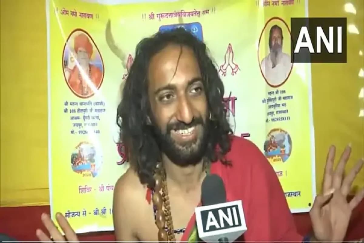 IITian Baba at Mahakumbh: इस बात से परेशान हुए IITian बाबा, सीएम योगी से कर दी ये मांग