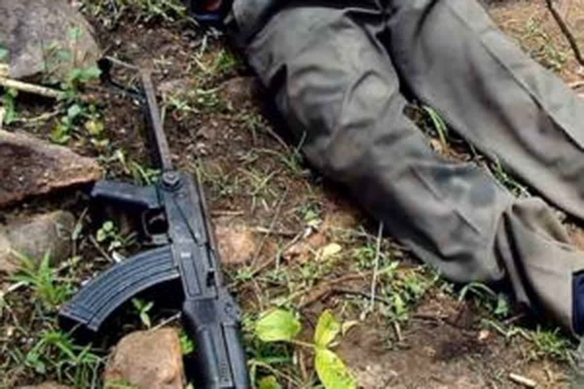 Bijapur Naxal Encounter Update: 21 घंटे से जारी है सुरक्षाबलों और नक्सलियों के बीच मुठभेड़, अब तक 17 नक्सलियों के मारे जाने की खबर