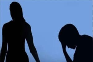 Wife Burns Her Husband: हैवान पत्नी की शर्मनाक करतूत… कैंसर पीड़ित पति को पहले गर्म तेल से जलाया, फिर दी इस चीज की धमकी, जानें मामला