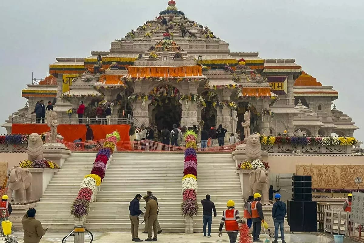Ram Mandir Pran Pratishtha Anniversary: आज ही के दिन भव्य मंदिर में विराजे थे रामलला, लगाएं सबसे स्पेशल व्हाट्सऐप स्टेटस, अपनों को भेजें ये संदेश
