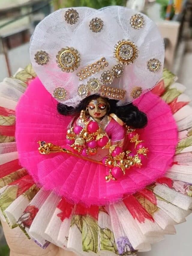 Laddu Gopal Puja: लड्डू गोपाल को तुलसी दल कैसे अर्पित करना चाहिए? जानें