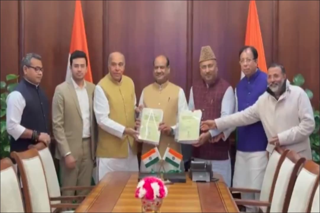 Today News and LIVE Update 30 January : जेपीसी सदस्यों और लोकसभा अध्यक्ष के बीच बैठक संपन्न, ओम बिरला को सौंपी गई वक्फ विधेयक की रिपोर्ट