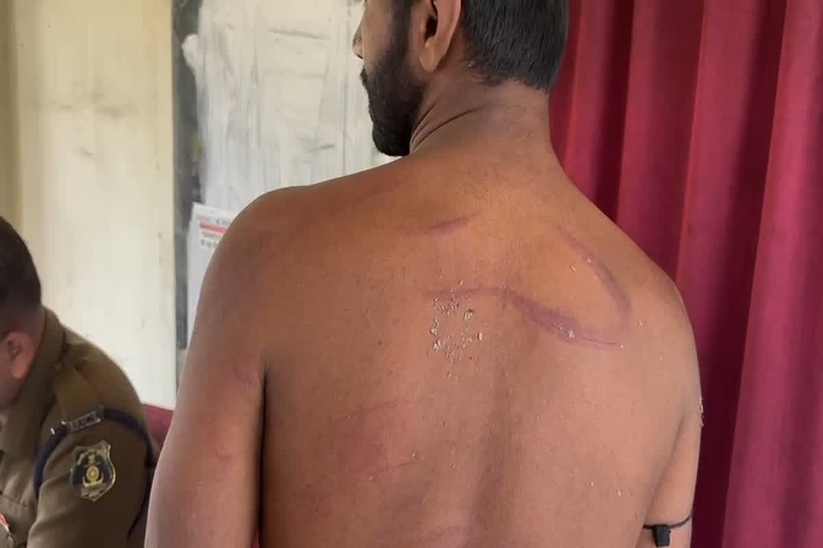 Korba Crime News : पत्नी से छेड़छाड़ करता था ट्रक ड्राइवर, पति ने किया विरोध तो नग्न कर पीटा, दोस्तों के साथ मिलकर चेहरे पर किया पेशाब