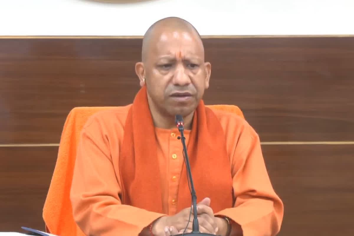 Mahakumbh 2025: बसंत पंचमी में अमृत स्नान से पहले प्रयागराज पहुंचे CM योगी, अधिकारियों को दिए ये निर्देश