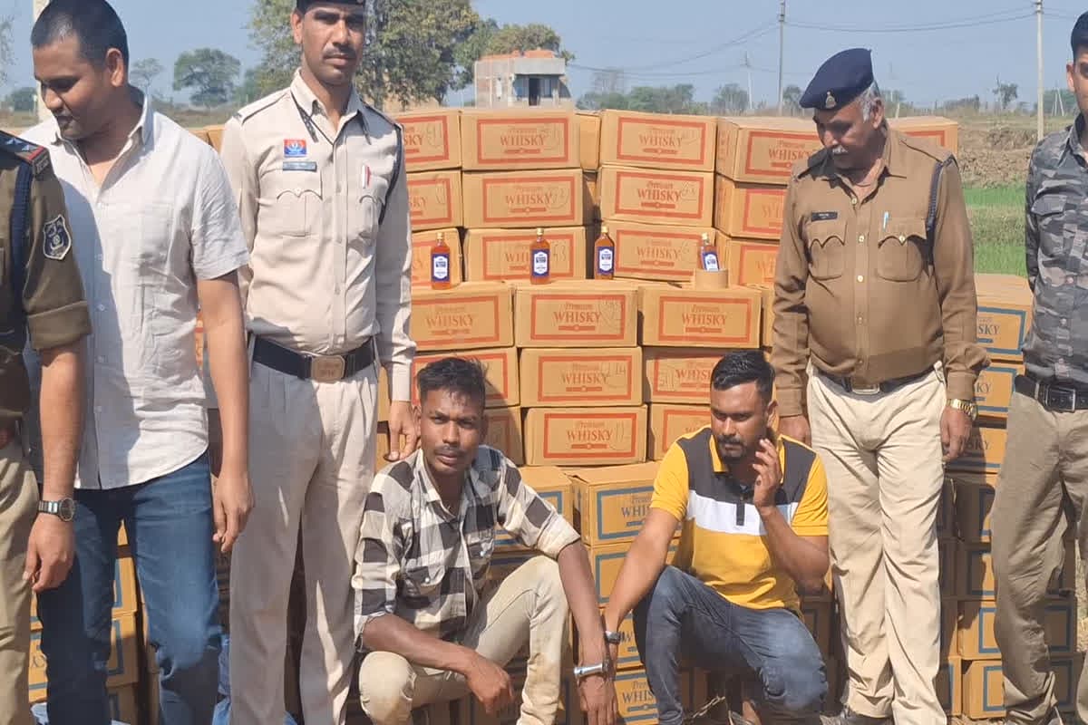 Illegal Liquor Seized: पुलिस की बड़ी कार्रवाई, दो अलग-अलग स्थानों से अवैध शराब का जखीरा जब्त, लाखों में आंकी गई कीमत