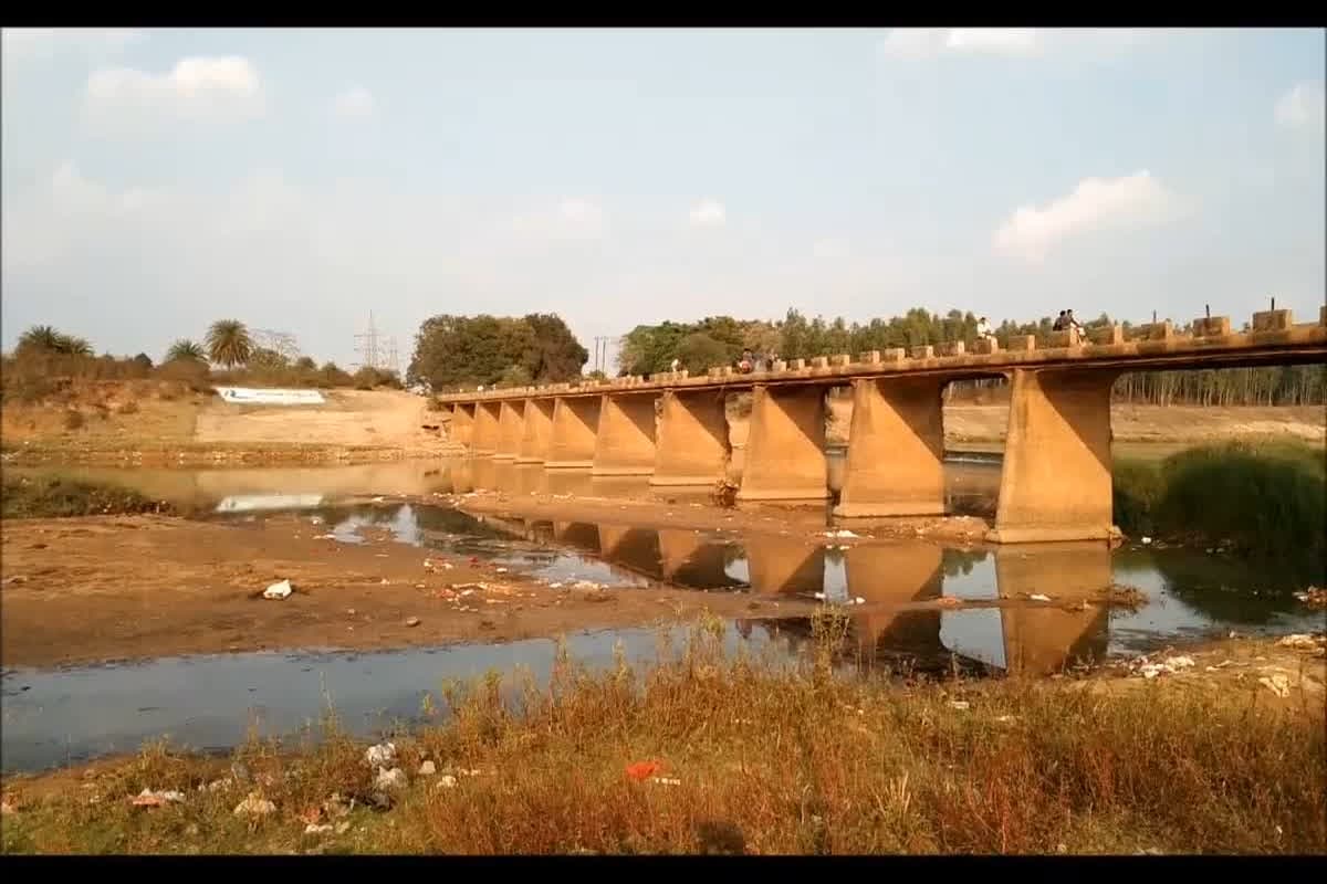 Jagdalpur News: फिर गहराया जल संकट, गर्मी शुरू होने से पहले ही सूखने लगी इंद्रावती नदी, लगातार घटते जलस्तर से संकट