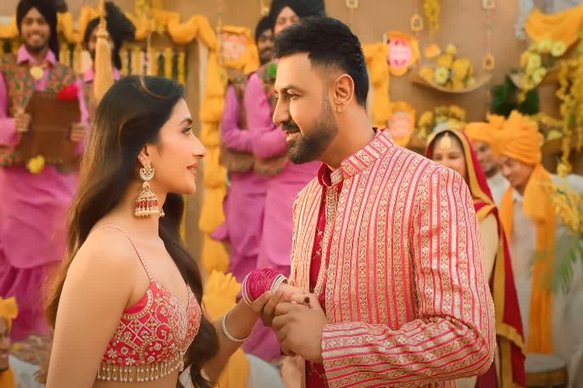 Dhanashree Verma Romance Video: चहल के साथ तलाक से पहले धनश्री वर्मा ने थामा इस सिंगर का हाथ! खुल्लम-खुल्ला रोमांस करते वीडियो आया सामने