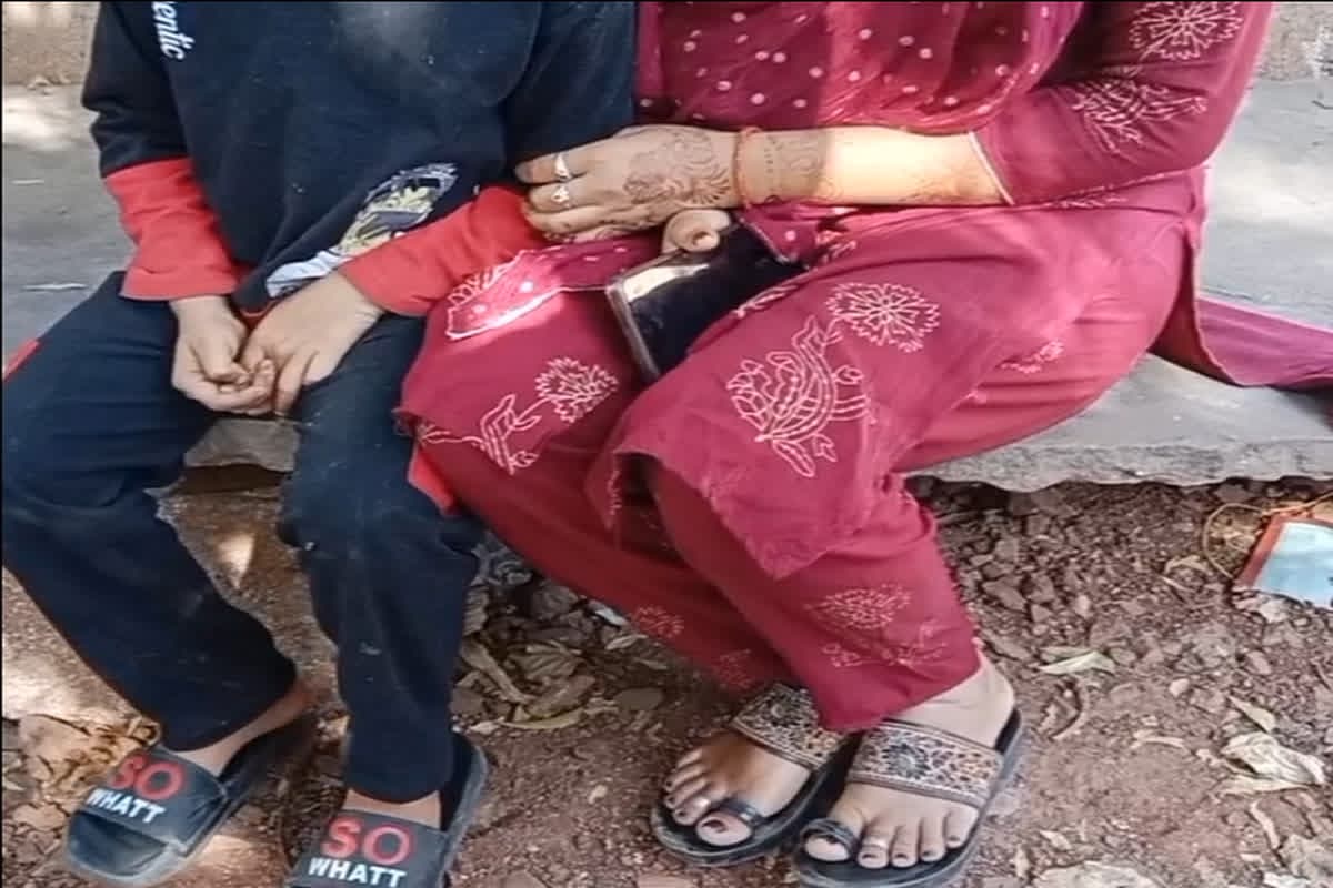 Gwalior Female Teacher Scandal : स्कूल में महिला टीचर की काली करतूत आई सामने, स्टूडेंट्स के साथ क्लास रूम में किया ये कांड, अब हो गई बदनाम