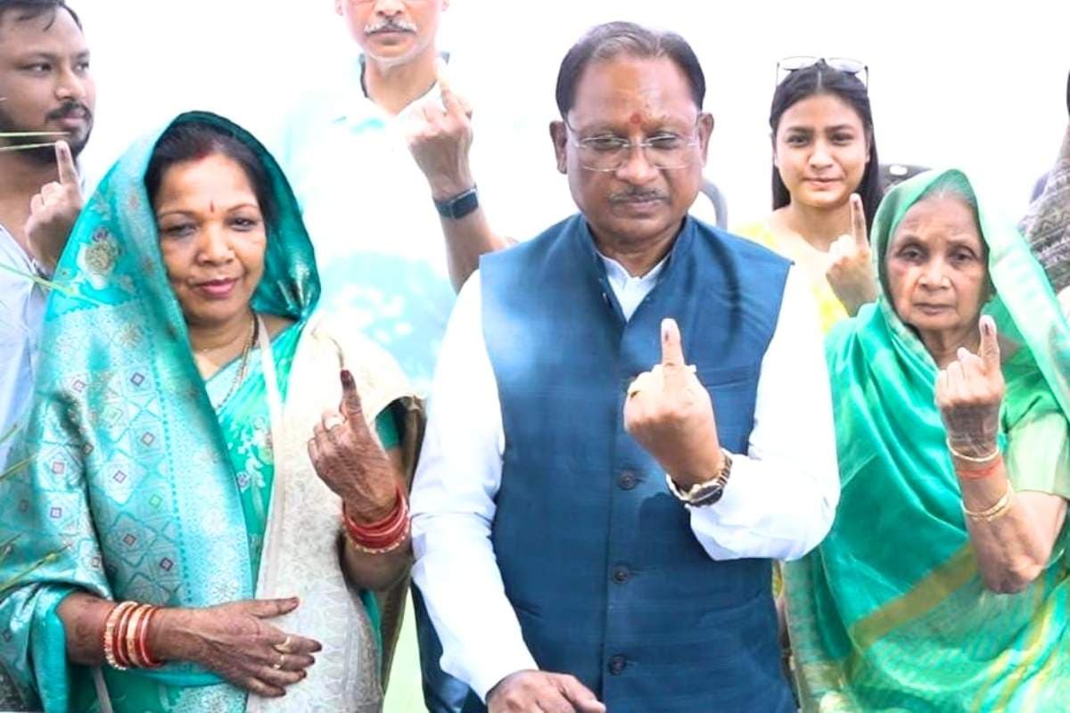 CM Vishnu Deo Sai News: सीएम विष्णु देव साय ने परिवार समेत किया मतदान.. तीसरे चरण के साथ ही प्रदेश में ख़त्म हुआ त्रिस्तरीय पंचायत का सिलसिला..
