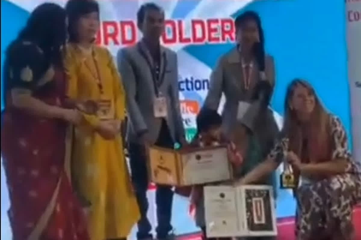 Little Google Dhruvi : इस लिटिल गूगल के ज्ञान से हर कोई हैरान, छोटी सी उम्र में बनाया वर्ल्ड रिकॉर्ड, वीडियो देखकर रह जाएंगे दंग