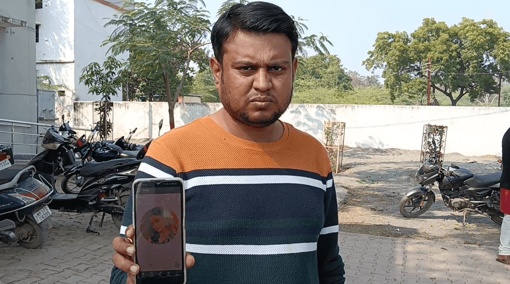 Valentines Day Alert : प्रेम के पर्व में ये क्या हो गया ! शादी का वादा, महंगे उपहार..गर्लफ्रेंड के खिलाफ 922 पेज के सबूत, जानिए क्या है माजरा