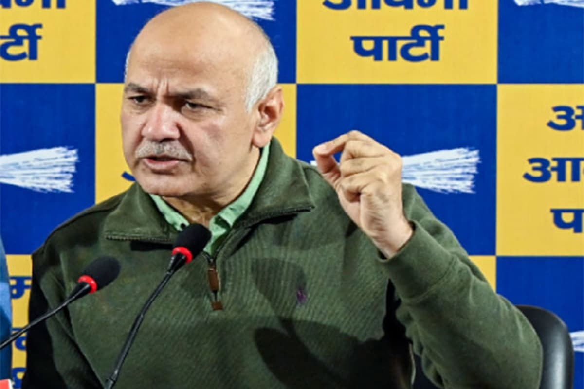 Delhi Assembly Election: दिल्ली में वोटिंग के बीच हंगामा, सीलमपुर में बुर्के को लेकर बवाल तो यहां आप ने लगाया पैसा बांटने का आरोप