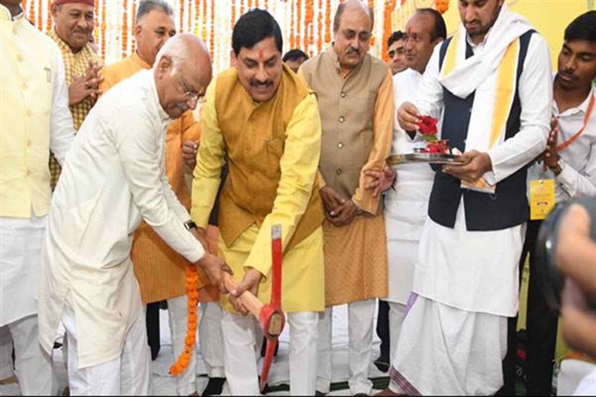 CM Mohan Yadav: दत्तोपंत ठेंगड़ी संस्थान के भूमि-पूजन कार्यक्रम में शामिल हुआ सीएम यादव, कहा-‘भारत, वैश्विक भूमिका का निर्वहन प्राचीन ज्ञान परम्परा के आधार पर ही करेगा’
