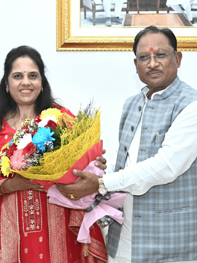 CM Vishnu Deo Sai: मुख्यमंत्री विष्णु देव साय से नवनिर्वाचित मेयर समेत पार्षदों ने की मुलाकात, सीएम ने कहा- जनता की अपेक्षाओं पर खरा उतरना है…