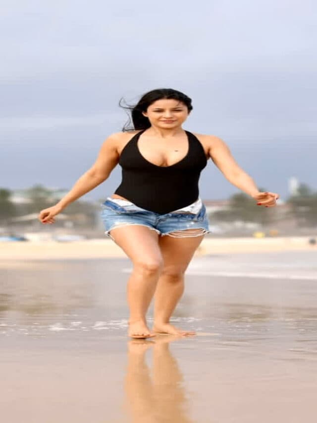 Shehnaaz Gill Bold Pic: बोल्ड बीच लुक से Shehnaaz Gill ने मचाया बवाल, तस्वीरें देख फैंस हुए मदहोश