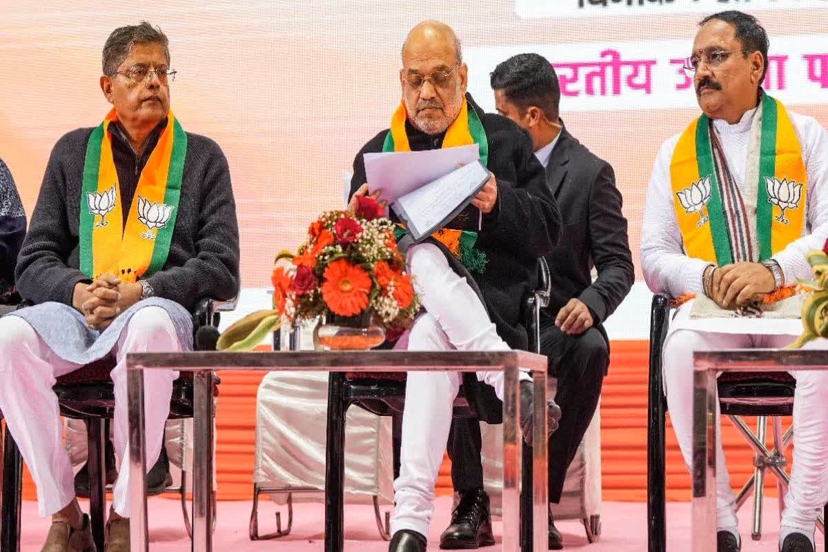 Delhi New CM Live Updates : दिल्ली के नए सीएम पर सस्पेंस बरकरार, टल गई बीजेपी विधायक दल की बैठक, जानें अब कब होगी मीटिंग और शपथ ग्रहण