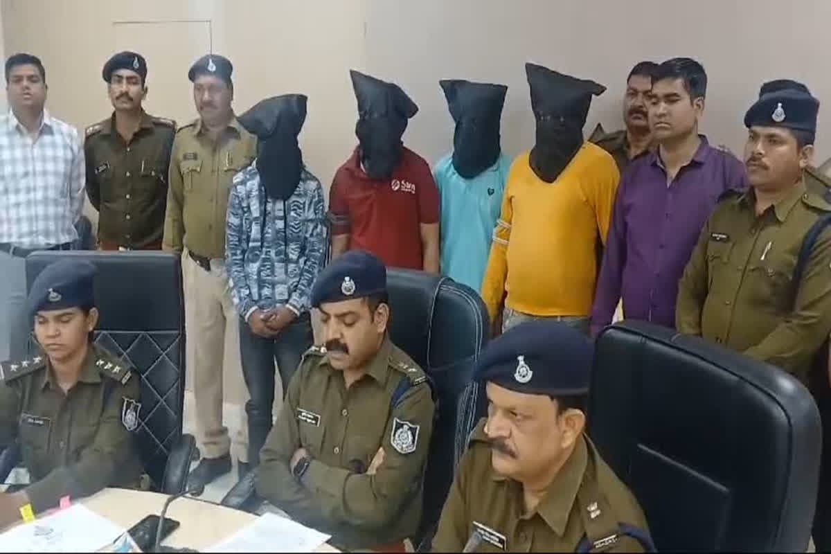 Dewas News: पेट्रोल पंप में लूट करने वाले अंतर्राज्यीय लूटेरों का पर्दाफाश, पुलिस ने 4 आरोपियों को किया गिरफ्तार