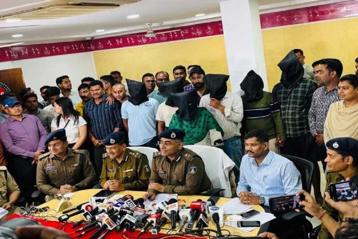 Raipur Crime news: रायपुर में 60 लाख की डकैती! पीड़ित परिवार की लड़की के प्रेमी ने बनाया था लूट का प्लान, 10 आरोपी गिरफ्तार