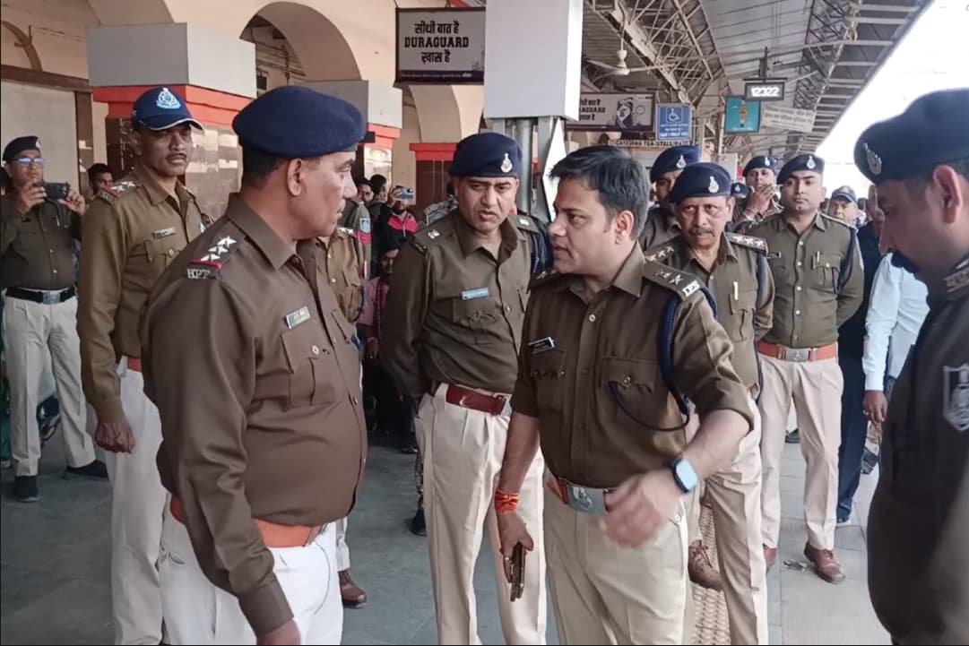 Katni Railway Station Security: नई दिल्ली रेलवे स्टेशन हादसे के बाद अलर्ट पुलिस प्रशासन.. सुरक्षा का जायजा लेने कटनी जंक्शन पहुंचे अधिकारी, लगातार बढ़ रही यात्रियों की भीड़