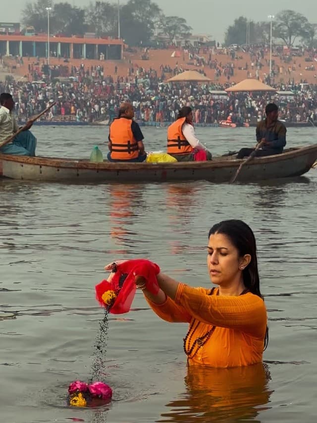 Nimrat Kaur in Mahakumbh : भगवा वस्त्र और गले में रुद्राक्ष.. महाकुंभ पहुंची एक्ट्रेस निमृत कौर, गंगा मैया को नमन कर लगाई पवित्र डुबकी