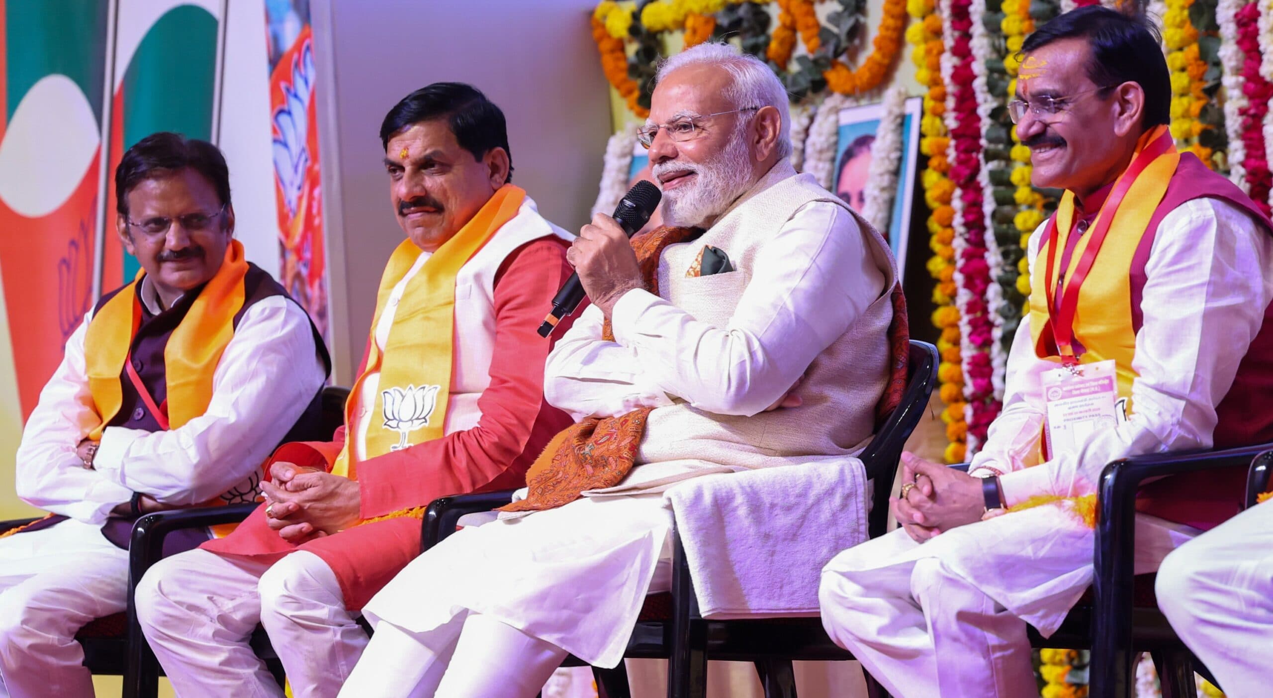 PM Modi Visit MP : पीएम नरेंद्र मोदी की क्लास… विधायकों, सांसदों और पार्टी नेताओं से पूछे कई सवाल, भविष्य के लिए दिए ये गुरु मंत्र