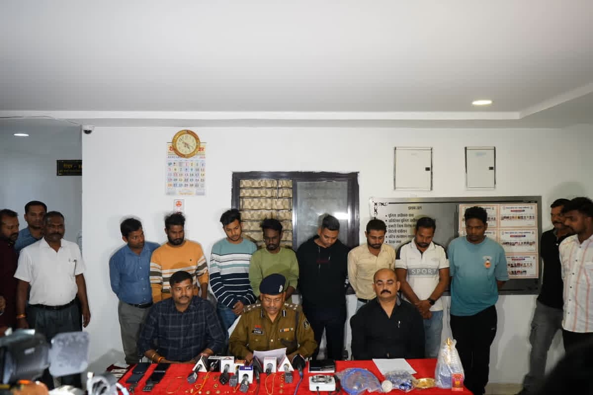 Cheating Women In Raipur : राजधानी में ठग गिरोह का पर्दाफाश, महिलाओं को पहले देते थे इस चीज का झांसा, फिर हो जाते थे फरार, बिहार के 6 आरोपी गिरफ्तार