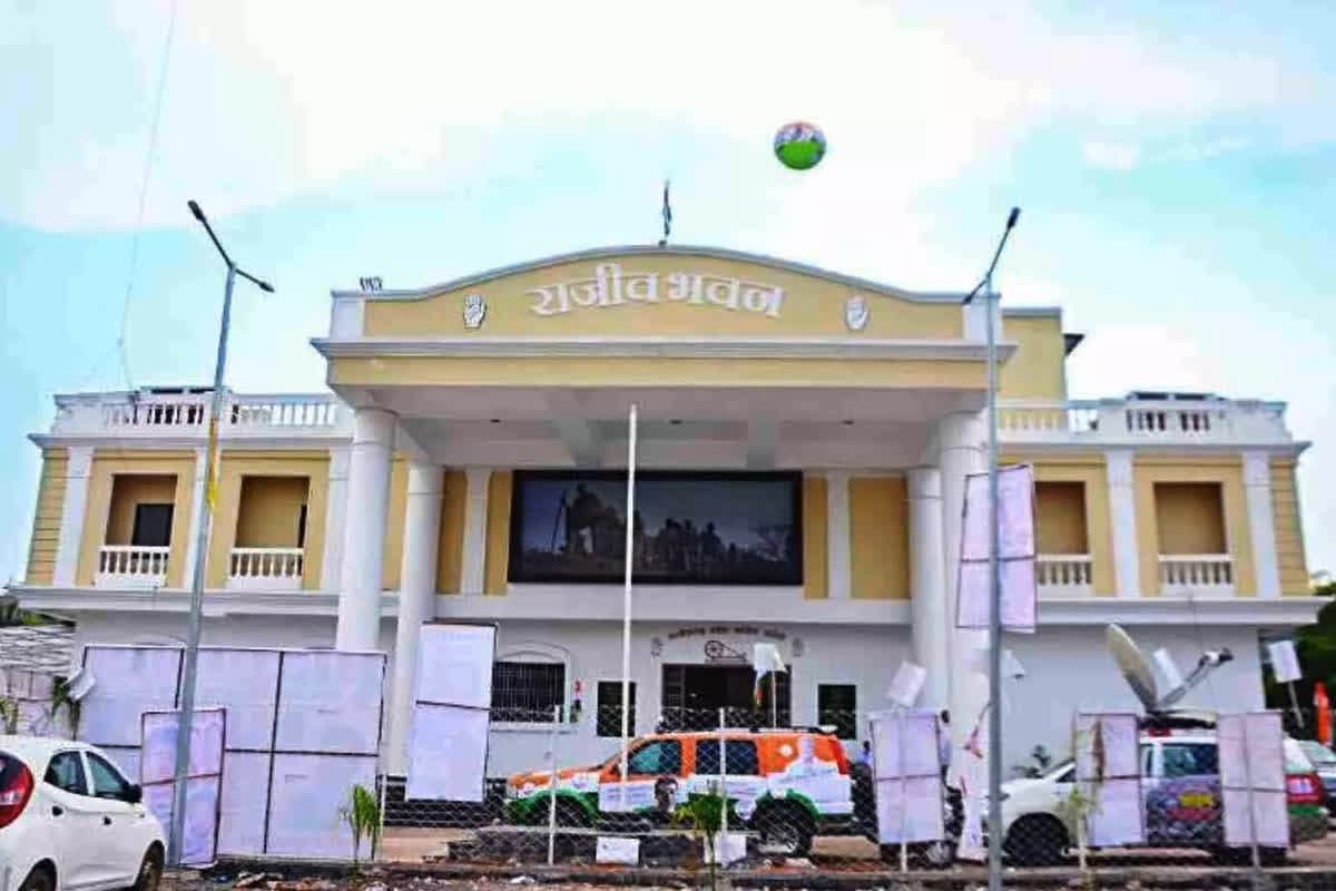 CG Nikay Chunav 2025 Voting : मतदान से पहले कांग्रेस प्रत्याशियों की अहम बैठक शुरू, वोटिंग के लिए वरिष्ठ नेता दे रहे टिप्स