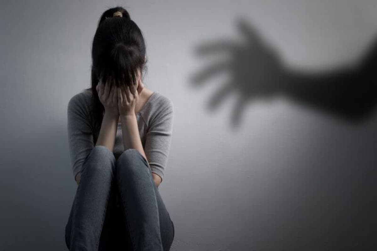 Teacher had Sex with Student : शिक्षक पर लगा बड़ा आरोप.. हाईस्कूल की छात्रा के साथ किया गंदा काम, ऐसे हुआ खुलासा