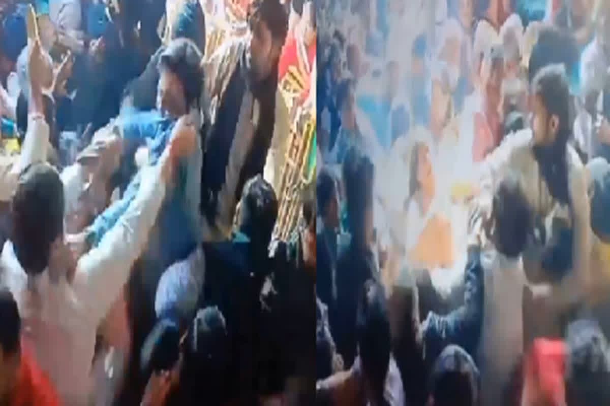 Banke Bihari Mandir Viral Video: बांके बिहारी मंदिर में आपस में भिड़े श्रद्धालु और पुजारी, जमकर चले लात- घूंसे, घटना का वीडियो आया सामने