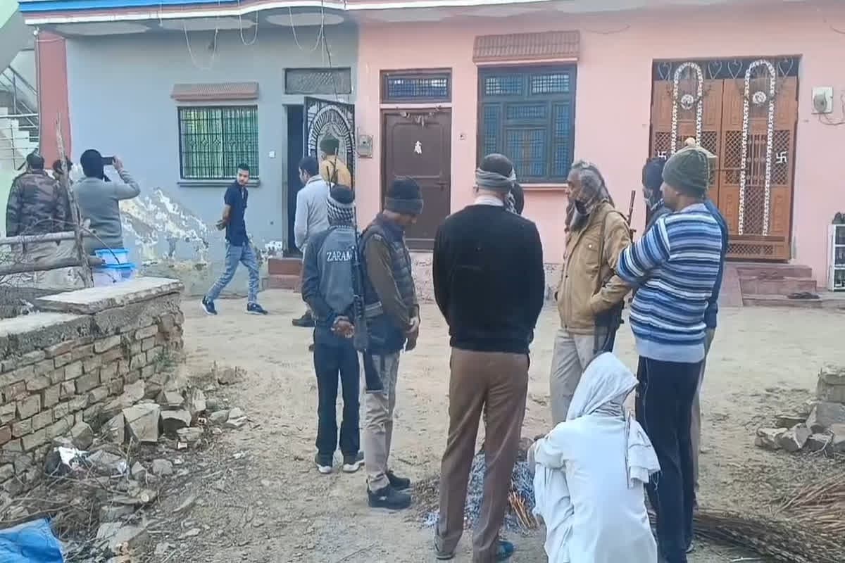 Morena Lokayukta Raid Update : रोजगार सहायक के घर से मिली करोड़ों की संपत्ति, लोकायुक्त के रेड से खुलासा, आलीशान कोठी, लग्जरी गाड़िया, अवैध हथियार मिले
